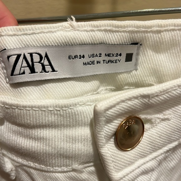 Zara High Rise Flare Jeans - Picture 3 of 3